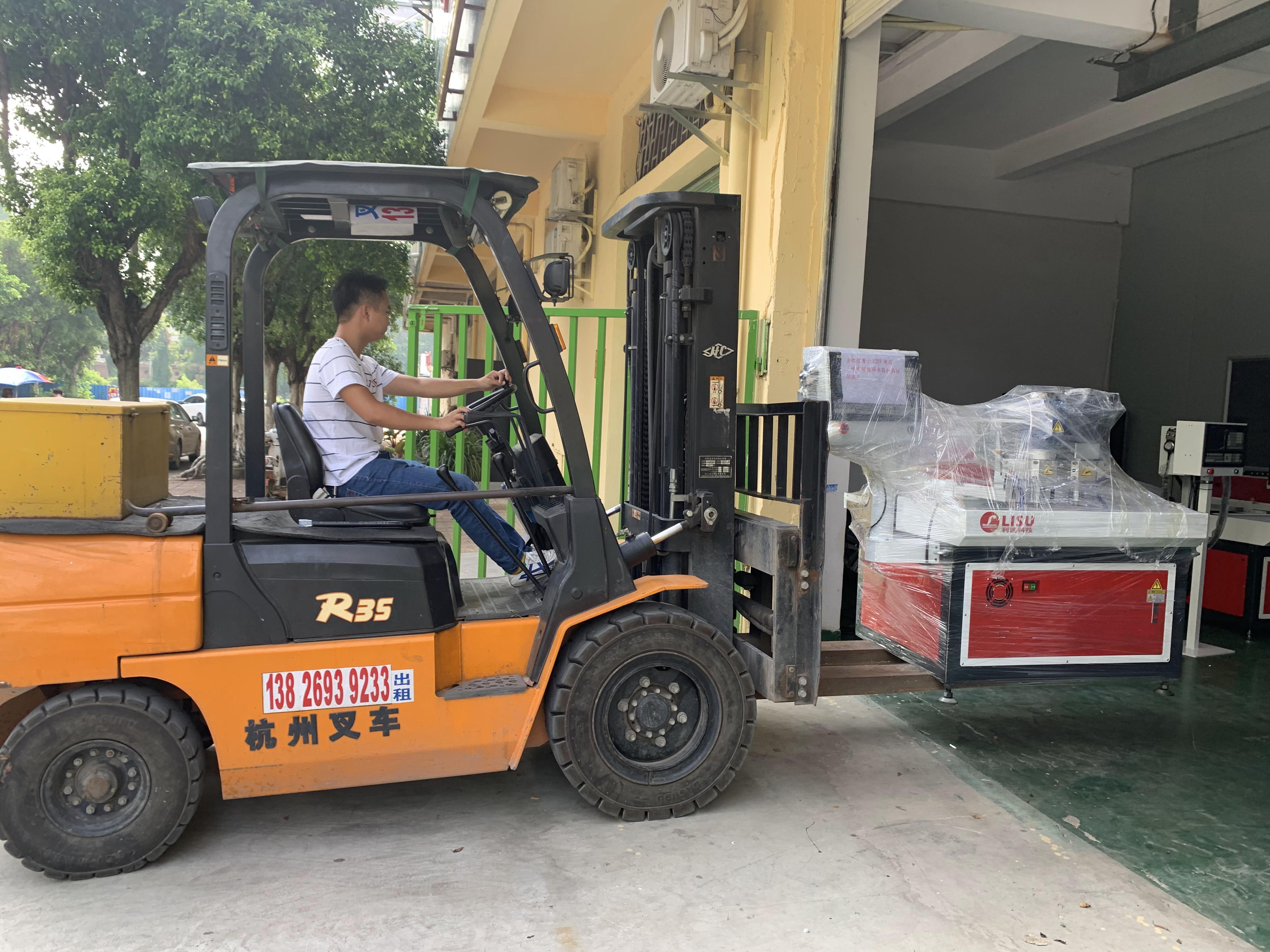 新研發小型鉆孔攻牙機出貨深圳！