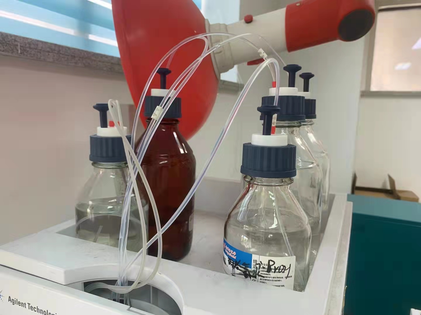 技術(shù)分享 | 如何選擇合適的實(shí)驗(yàn)室溶劑安全瓶蓋