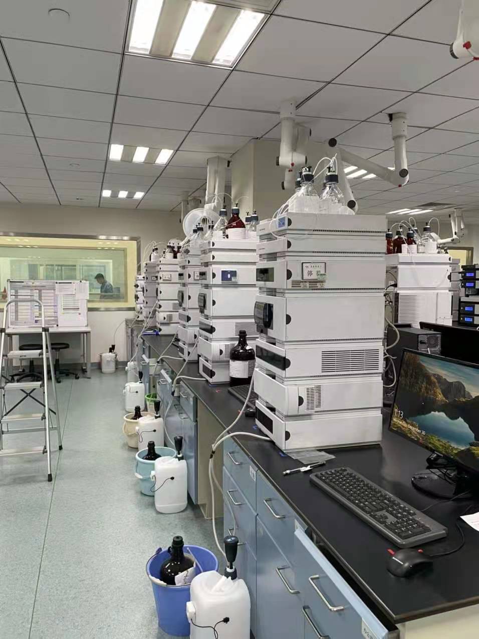 HPLC溶劑管理使用溶劑瓶安全蓋的四點原因