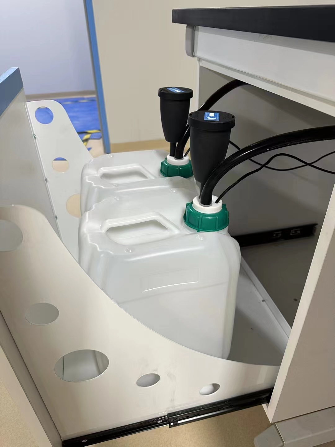 廢液安全蓋在實(shí)驗(yàn)室環(huán)境優(yōu)化中的重要性