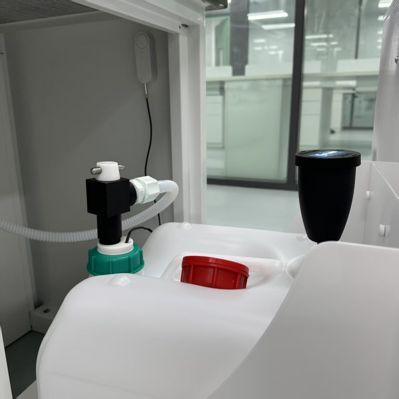 實驗室中危險化學品如何存放？